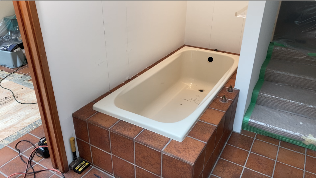 Old tub before demolition and renovation